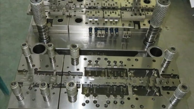 汽车冲压模具与注塑模具：工作原理及适用场景解析