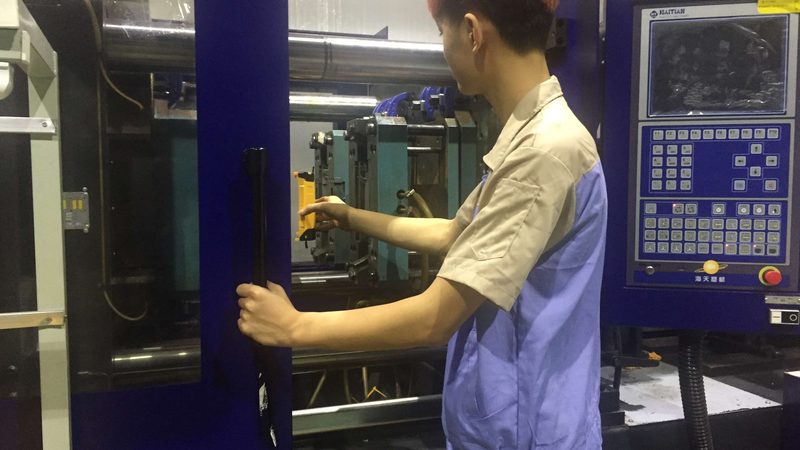 行业背景：塑胶模具在现代制造业中的重要性